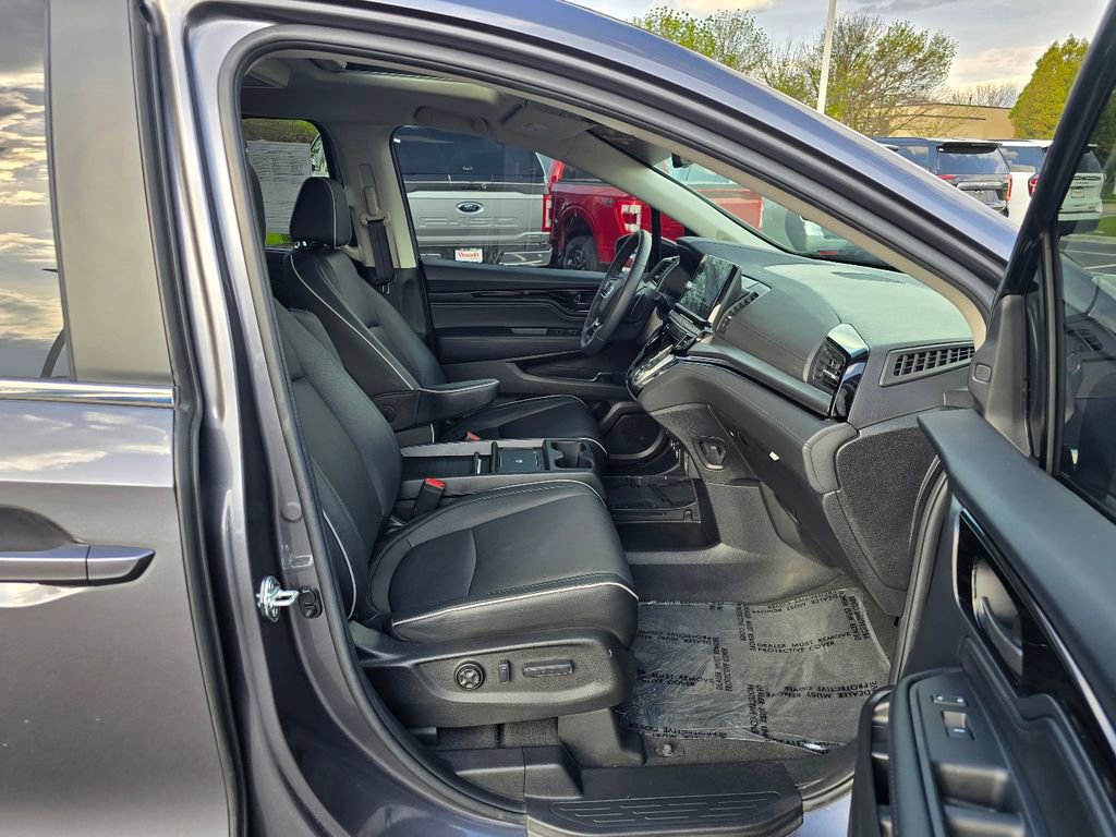 Used 2025 Honda Odyssey Touring image 32