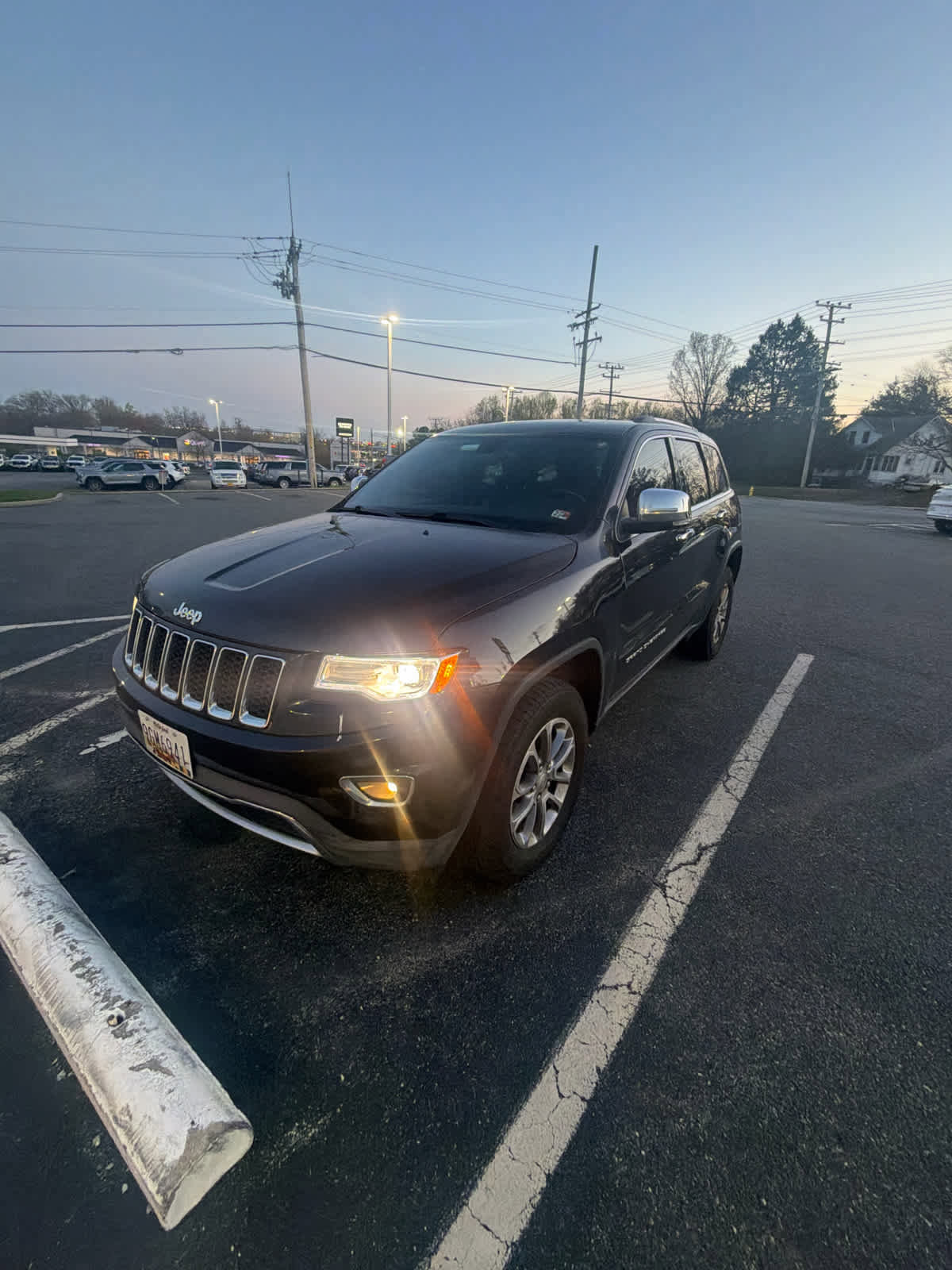 Used 2016 Jeep Grand Cherokee Limited w/ Luxury Group II image 3