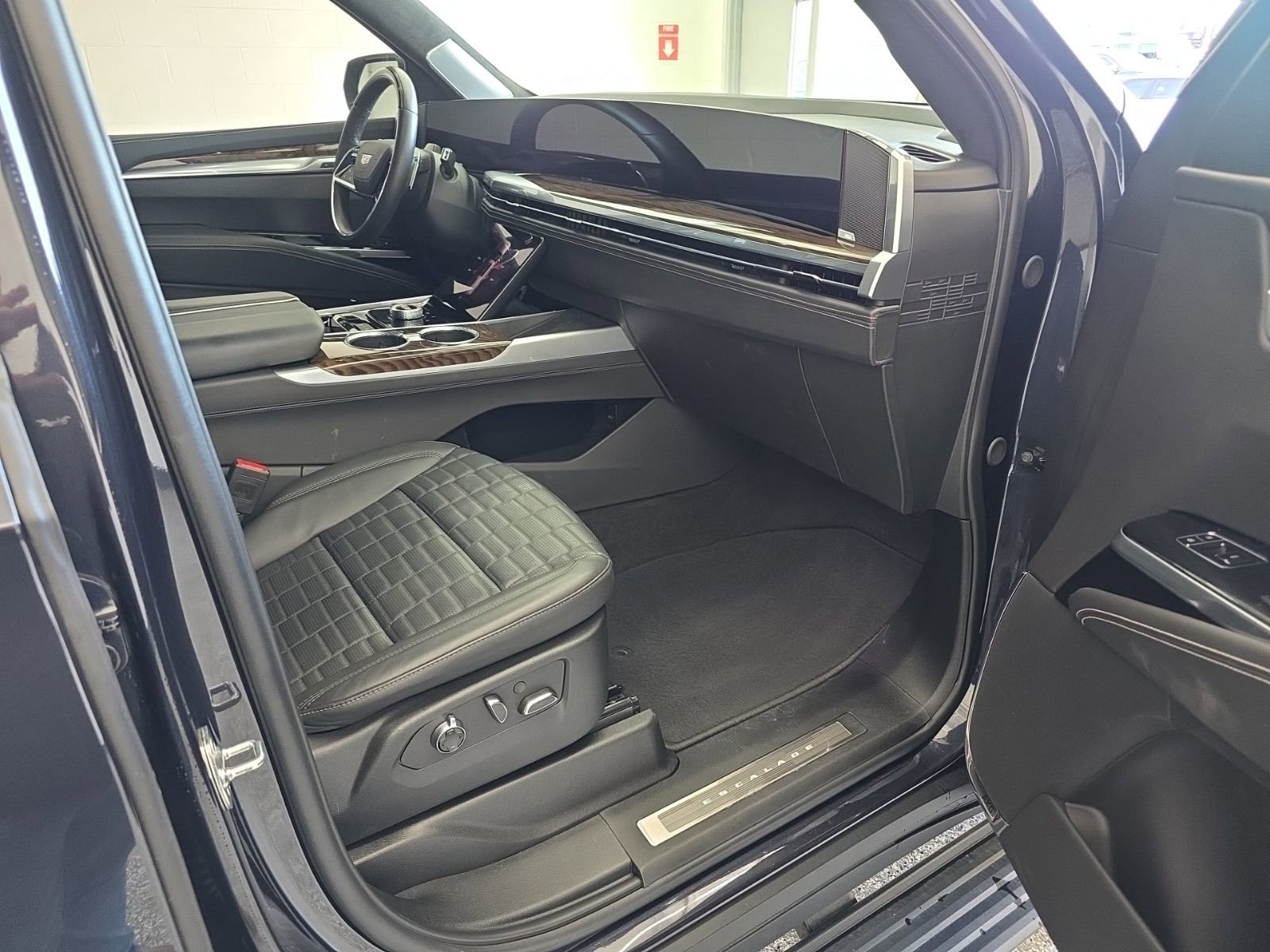 Used 2025 Cadillac Escalade Sport Platinum image 10