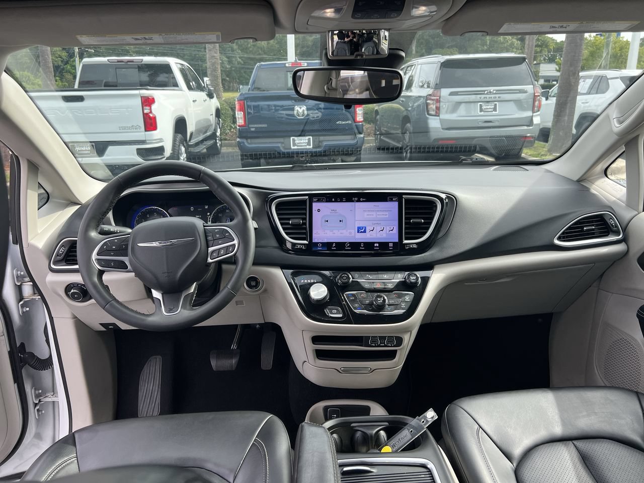 Used 2023 Chrysler Pacifica Touring-L FWD image 31