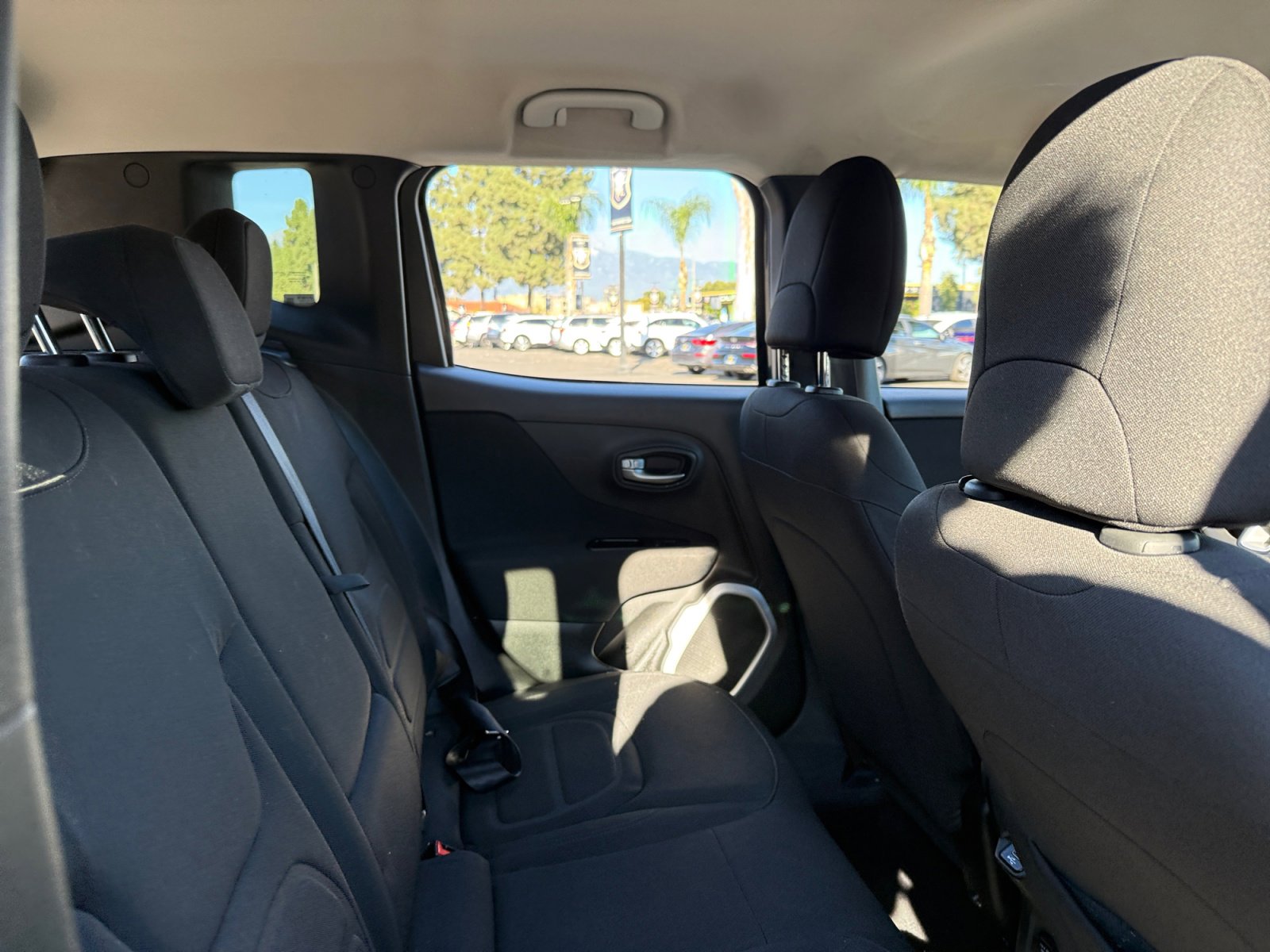 Used 2018 Jeep Renegade Latitude w/ UConnect 8.4 Nav Group image 16