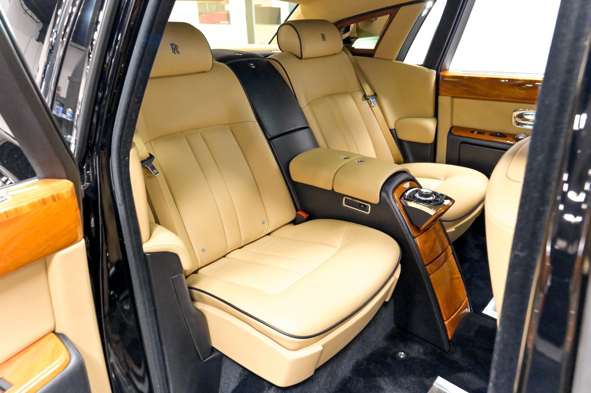 Used 2013 Rolls-Royce Phantom Sedan RWD image 33