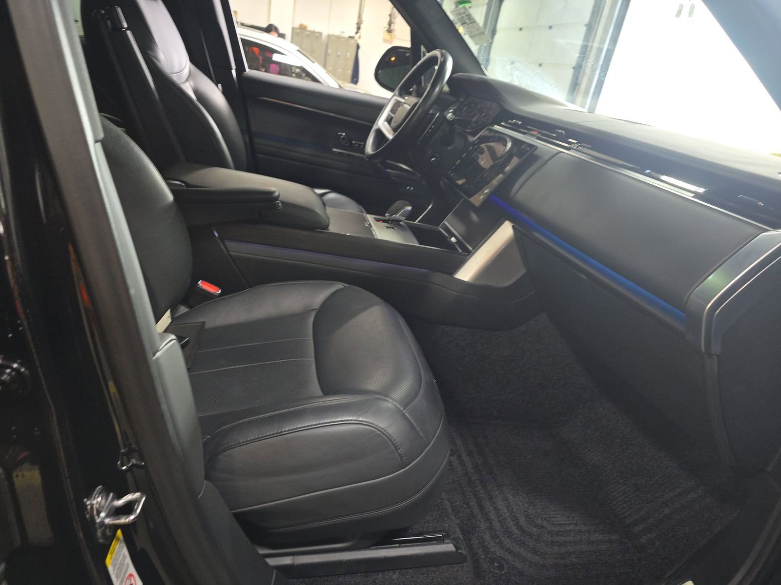 Used 2024 Land Rover Range Rover SE image 6