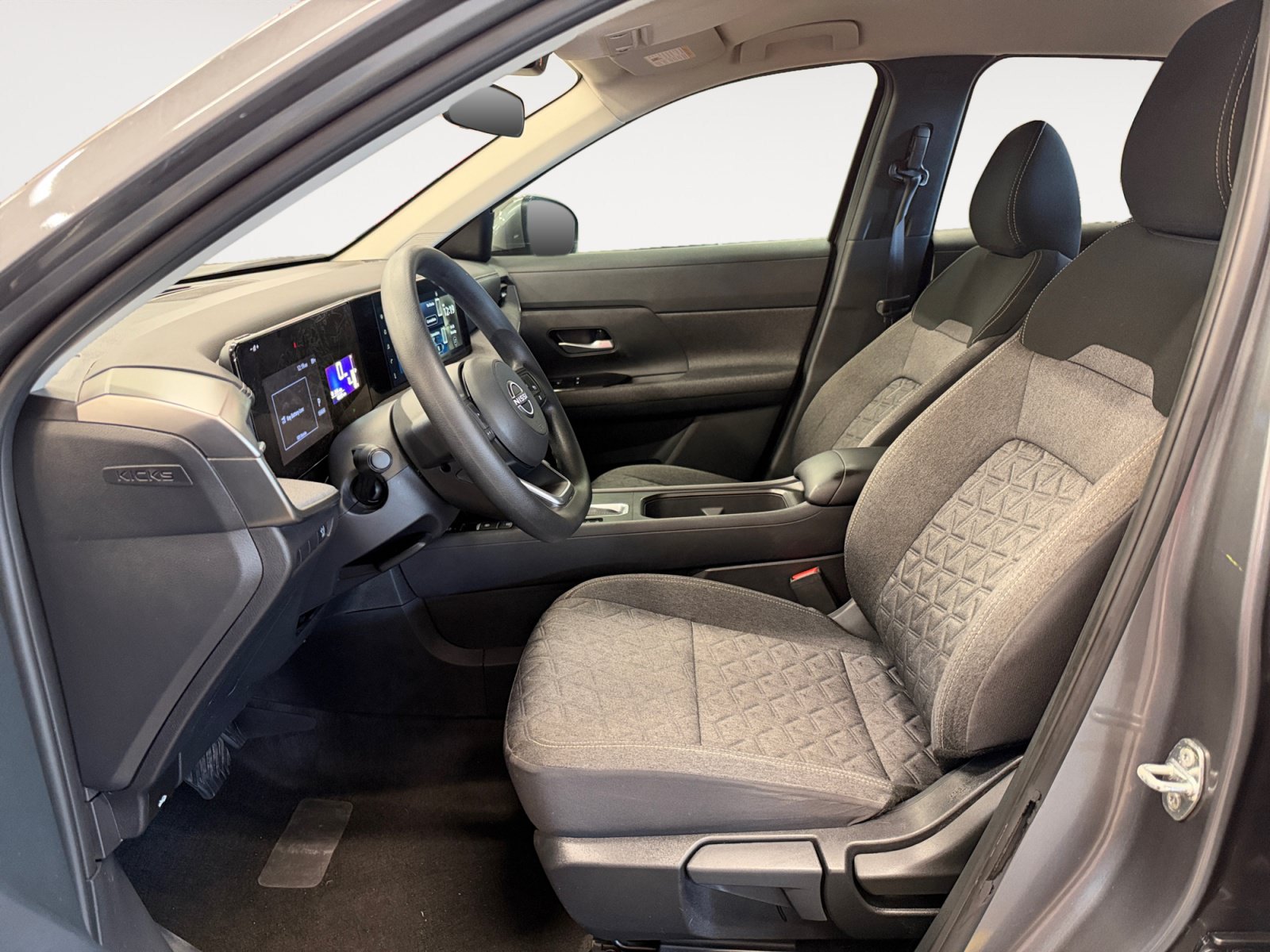 Used 2025 Nissan Kicks SV FWD image 23
