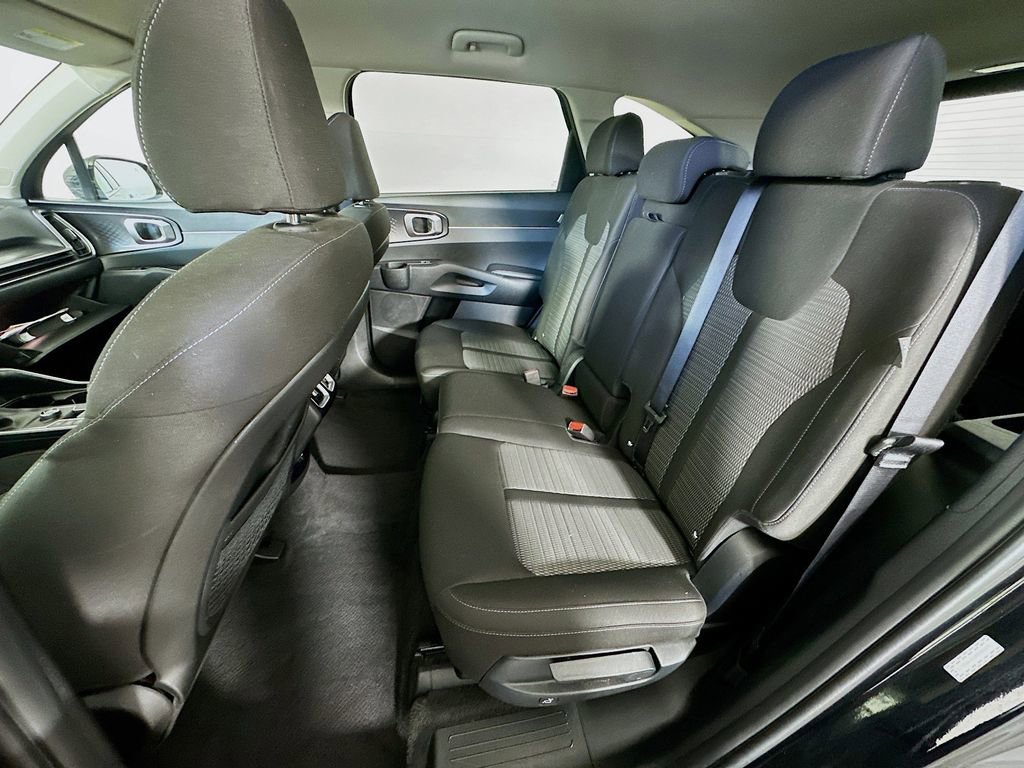 Certified 2024 Kia Sorento LX FWD image 28