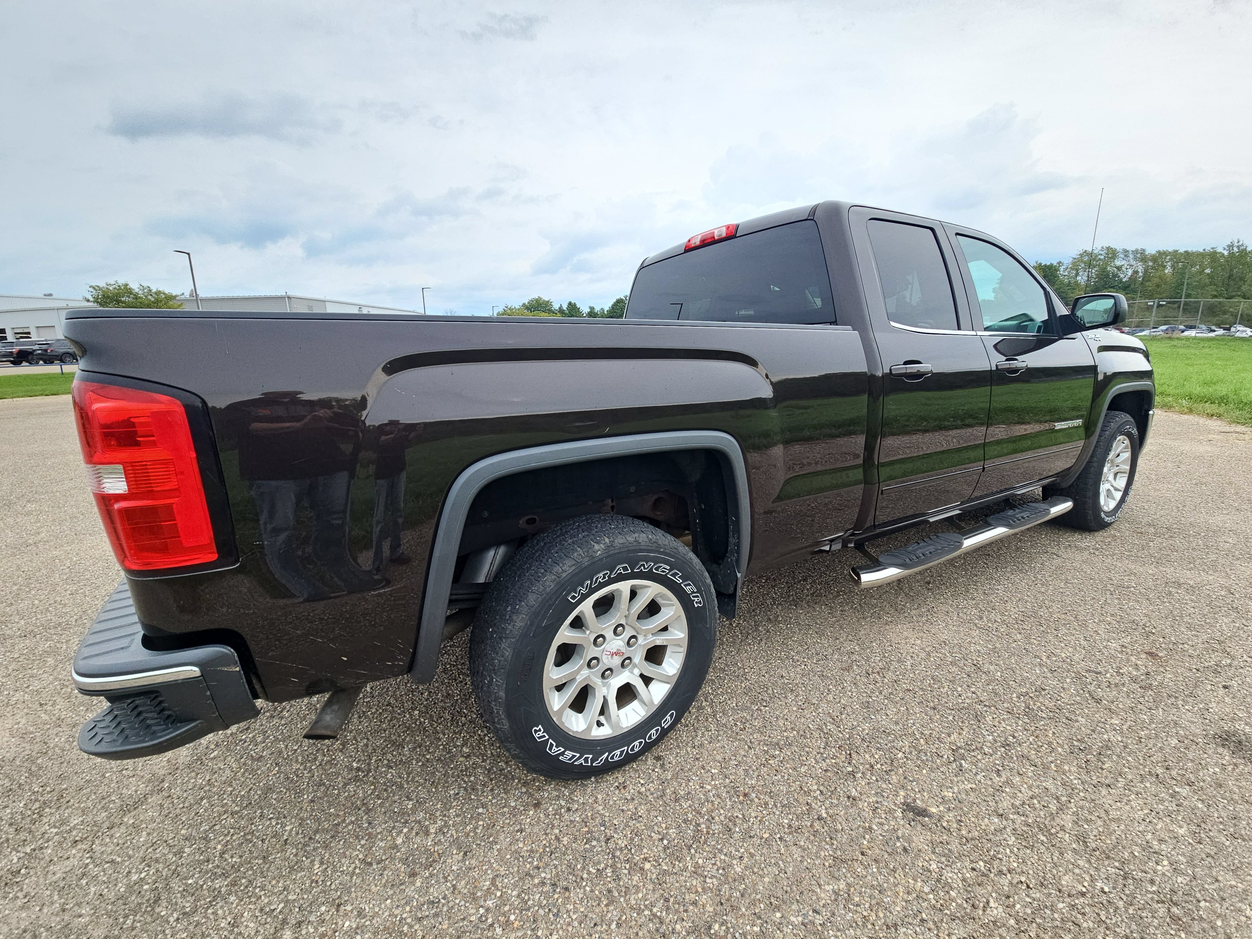 Used 2018 GMC Sierra 1500 SLE w/ SLE Value Package AWD/4WD image 4