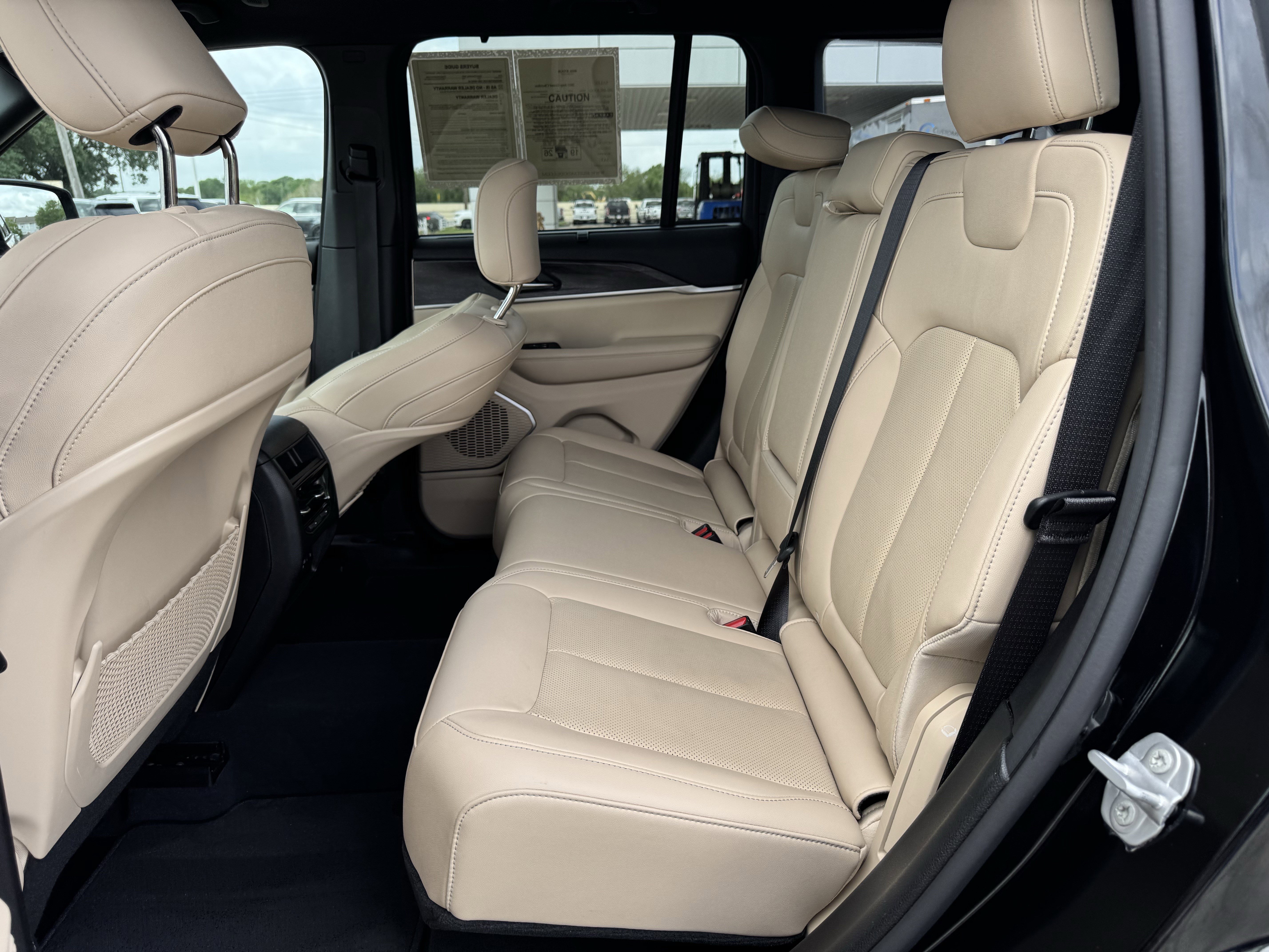 Used 2023 Jeep Grand Cherokee Limited w/ Luxury Tech Group II image 29