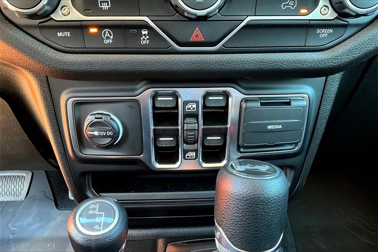 Certified 2025 Jeep Wrangler Sport image 15