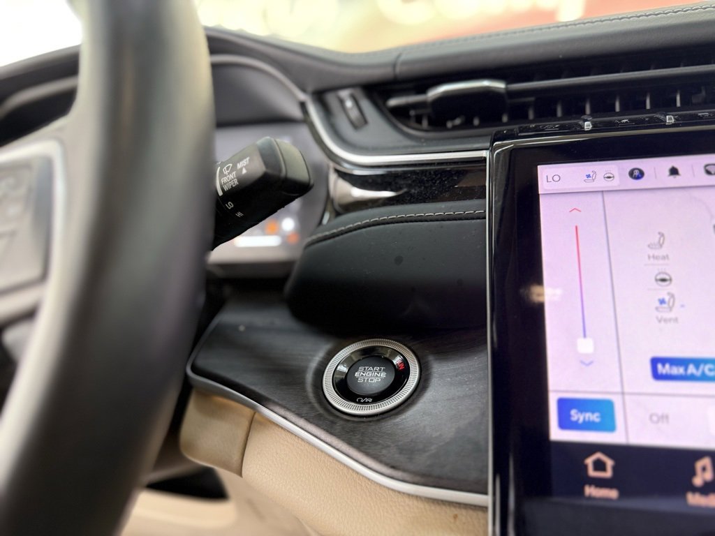 Used 2022 Jeep Grand Cherokee Limited w/ Luxury Tech Group II image 35