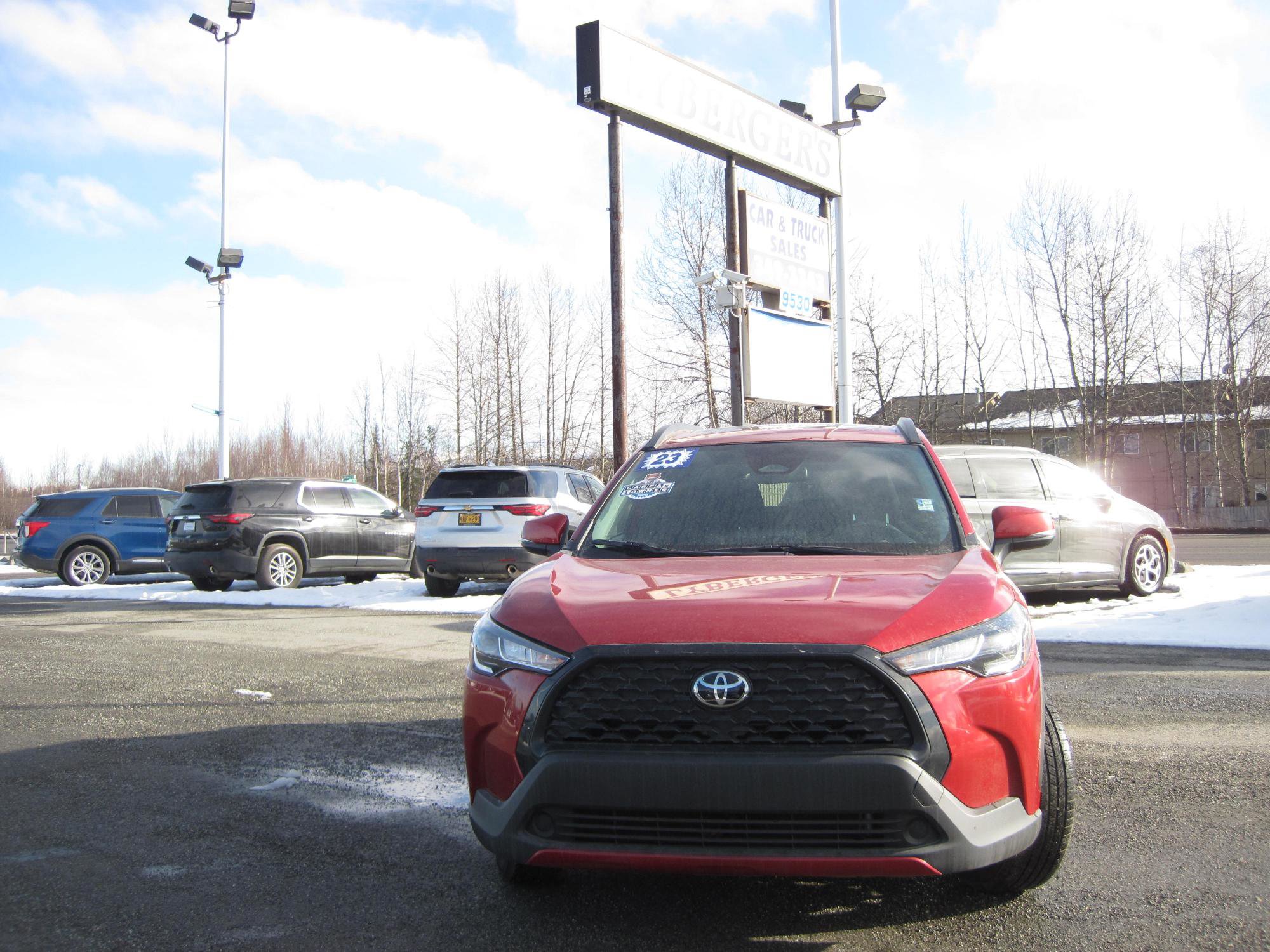 Used 2023 Toyota Corolla Cross LE w/ Moonroof Package image 2