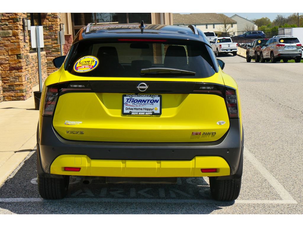 Used 2025 Nissan Kicks SR AWD/4WD image 4