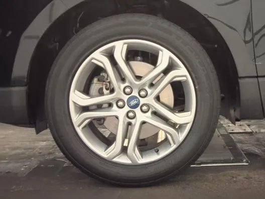 Used 2018 Ford Edge Titanium w/ Equipment Group 301A image 18