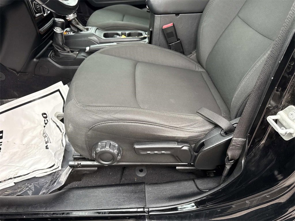 Used 2020 Jeep Wrangler Unlimited Sahara image 10