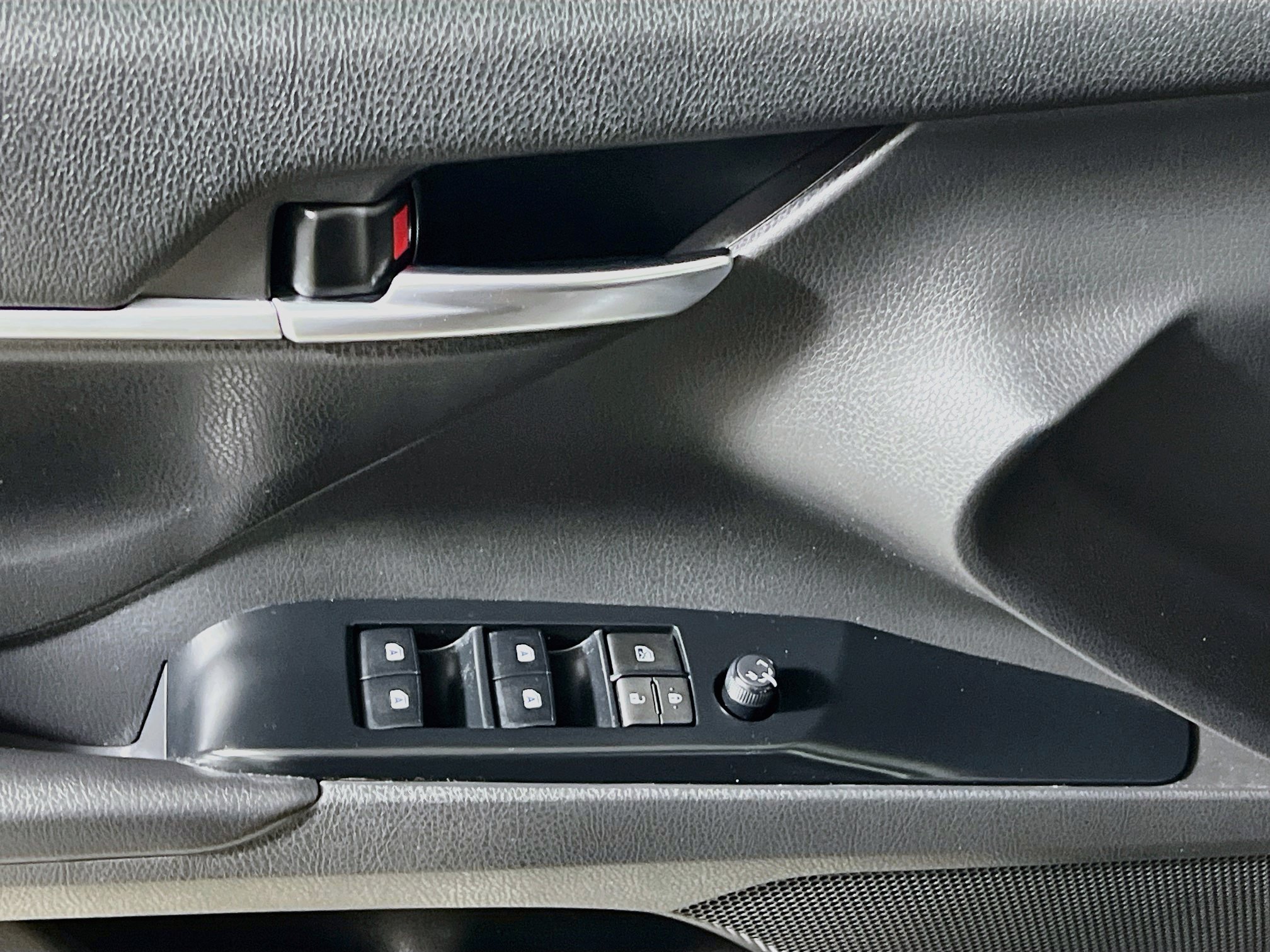 Used 2019 Toyota Camry LE FWD image 17
