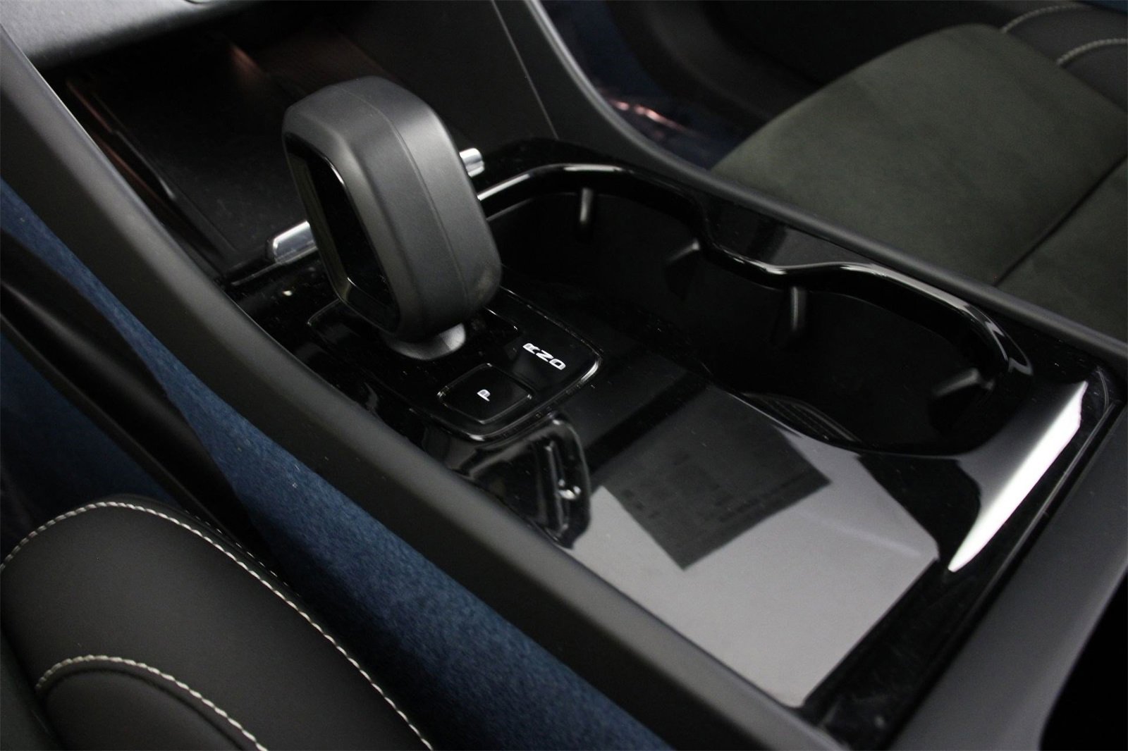 Certified 2023 Volvo XC40 Recharge Ultimate image 15