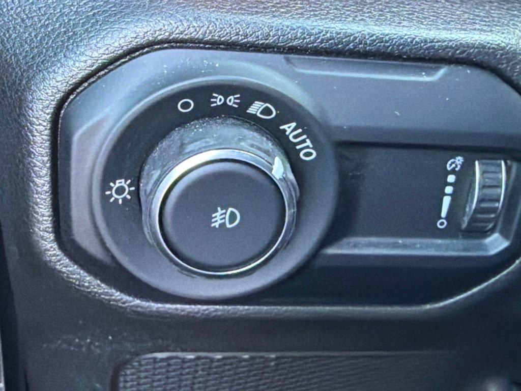 Used 2023 Jeep Wrangler Unlimited Rubicon w/ Cold Weather Group AWD/4WD image 26