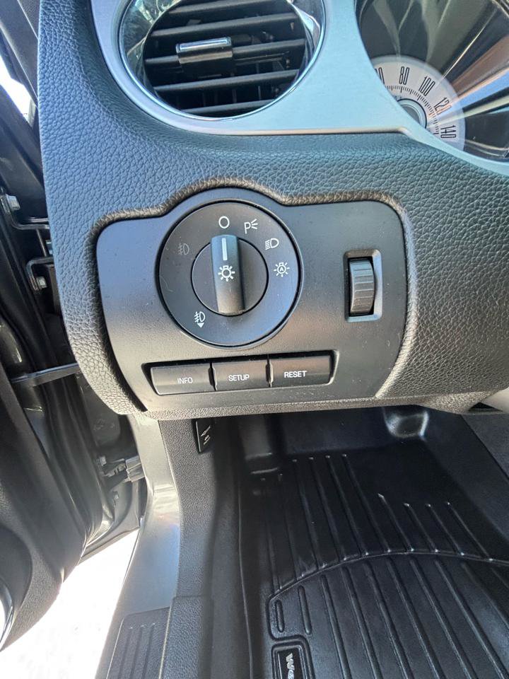 Used 2010 Ford Mustang GT RWD image 11