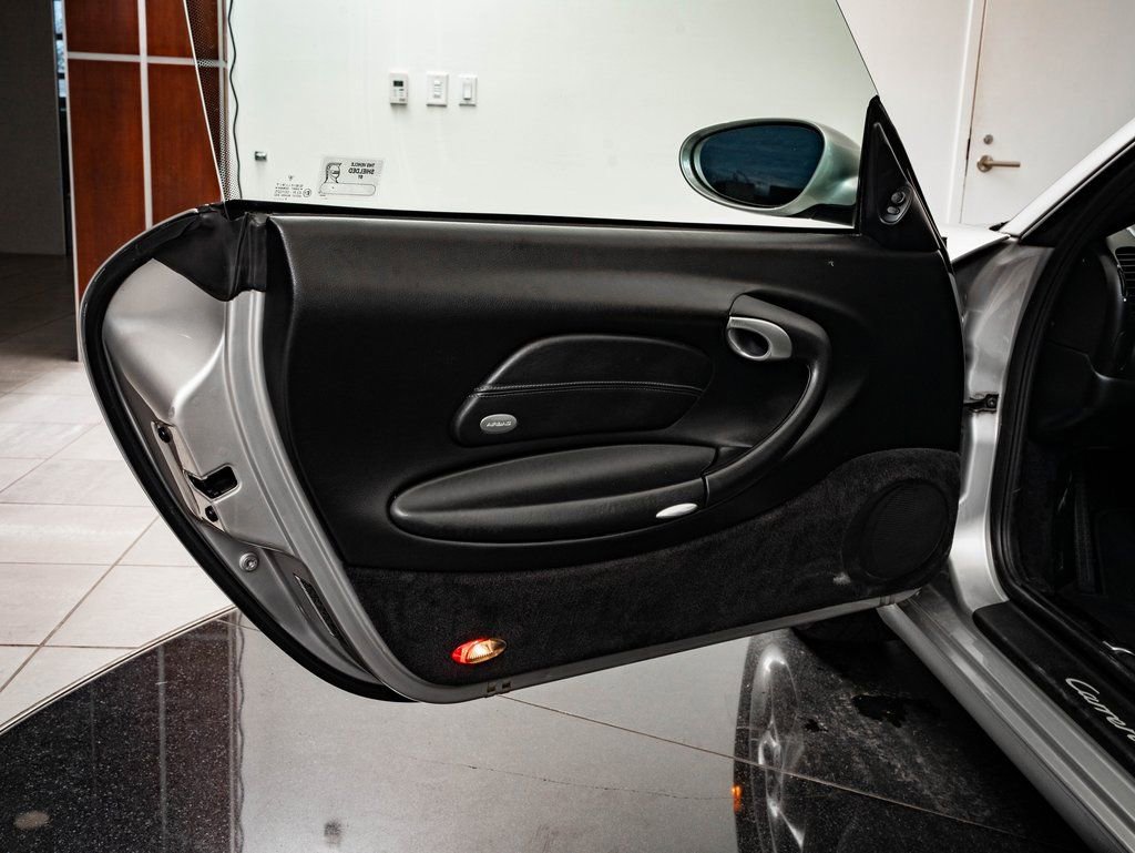 Used 2000 Porsche 911 Carrera image 30