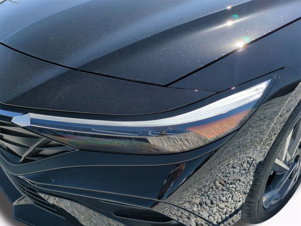 New 2026 Hyundai Elantra Limited FWD image 10