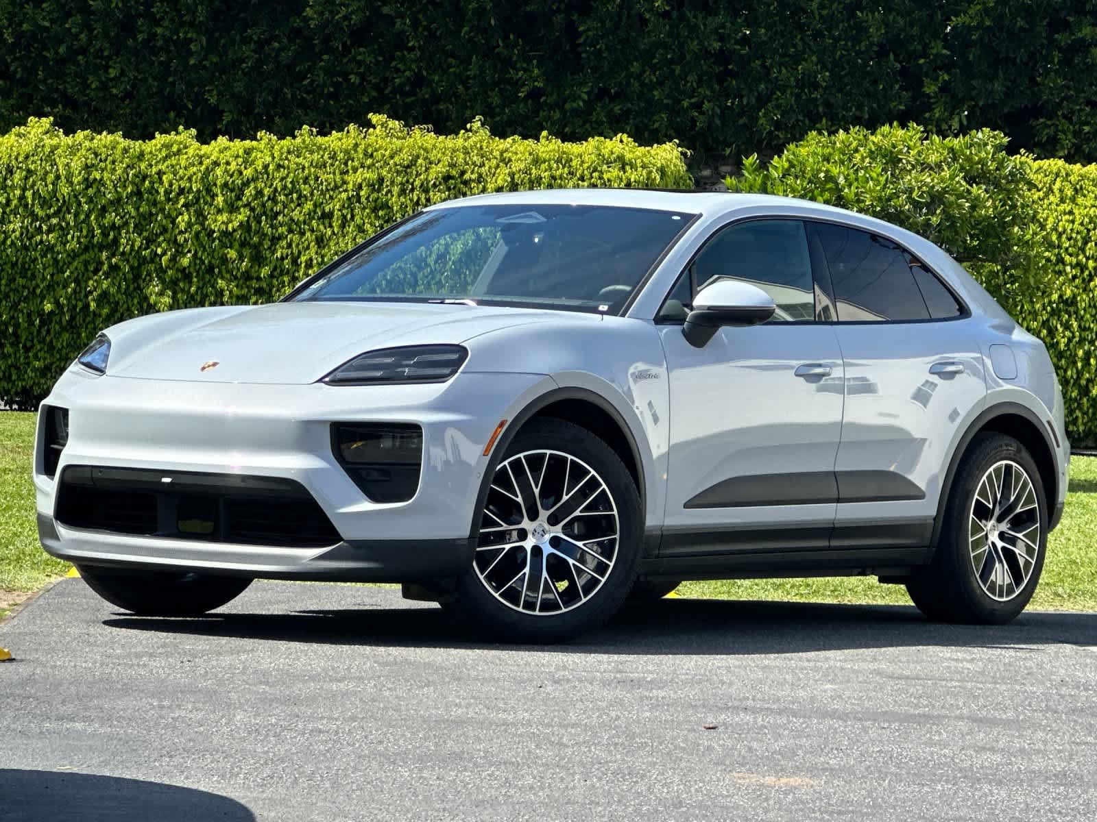 New 2026 Porsche Macan Electric RWD image 1