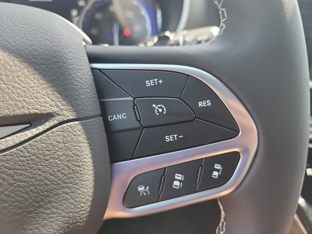 New 2027 Chrysler Pacifica Select w/ Family Tech Group FWD image 33