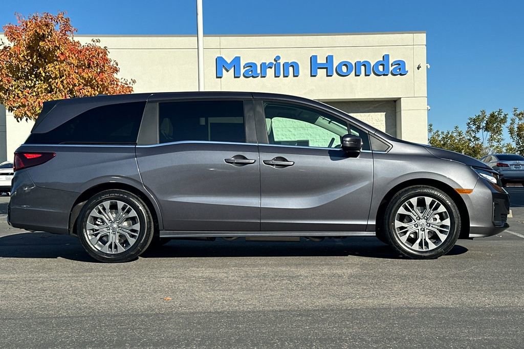 New 2026 Honda Odyssey Touring image 3
