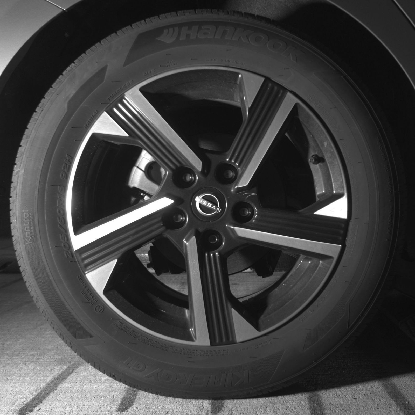 Used 2025 Nissan Sentra SV FWD image 18