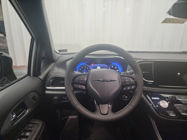 New 2026 Chrysler Pacifica Limited image 12