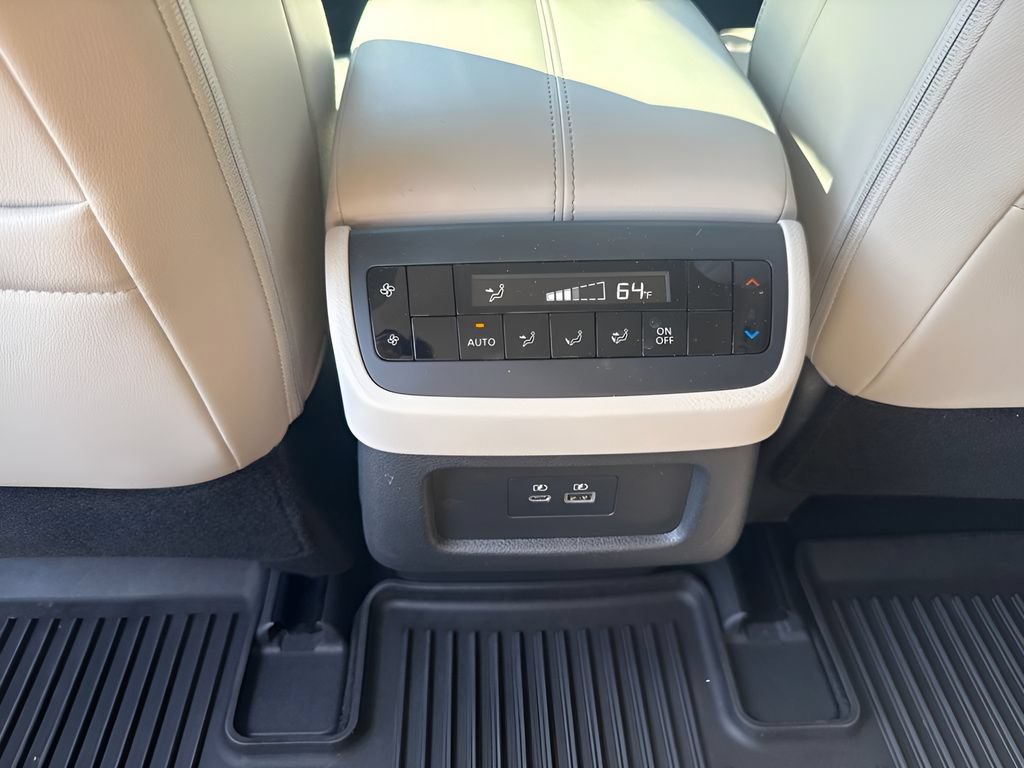 Used 2023 Nissan Pathfinder SL AWD/4WD image 15