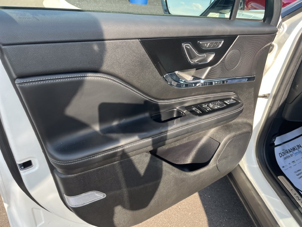 Used 2024 Lincoln Corsair AWD w/ Equipment Group 101A image 11