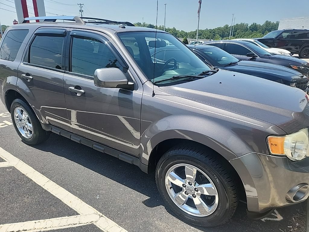 Used 2011 Ford Escape Limited w/ 302A Rapid Spec Order Code FWD image 2