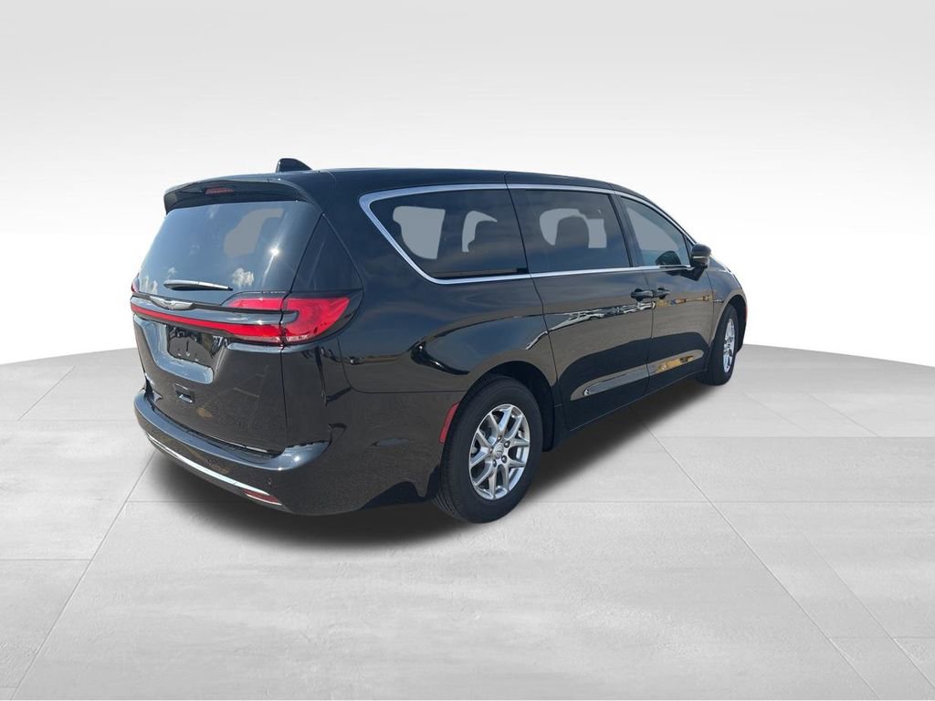 New 2026 Chrysler Pacifica Select image 6