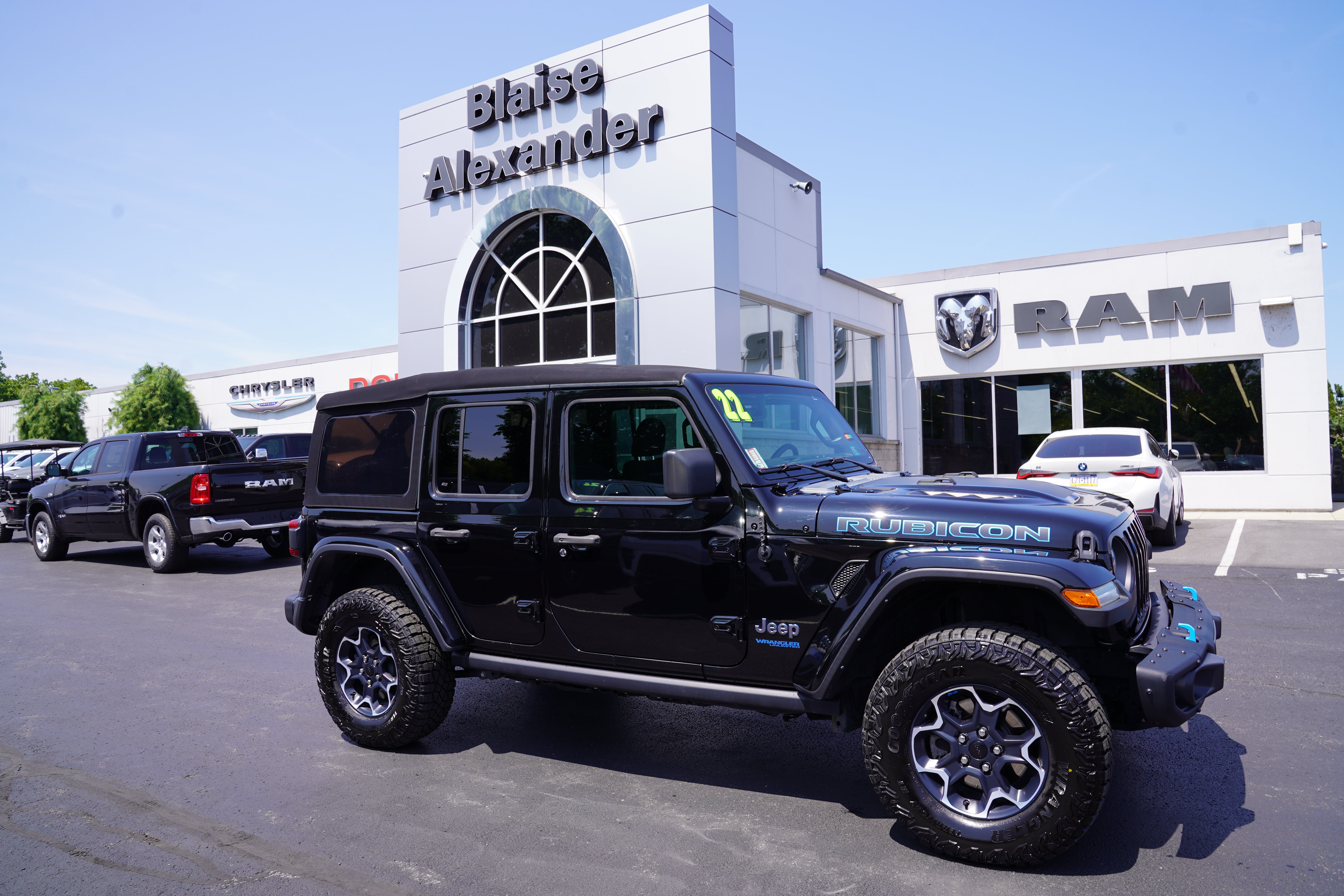 Used 2022 Jeep Wrangler Unlimited Rubicon 4xe w/ Steel Bumper Group AWD/4WD video 1