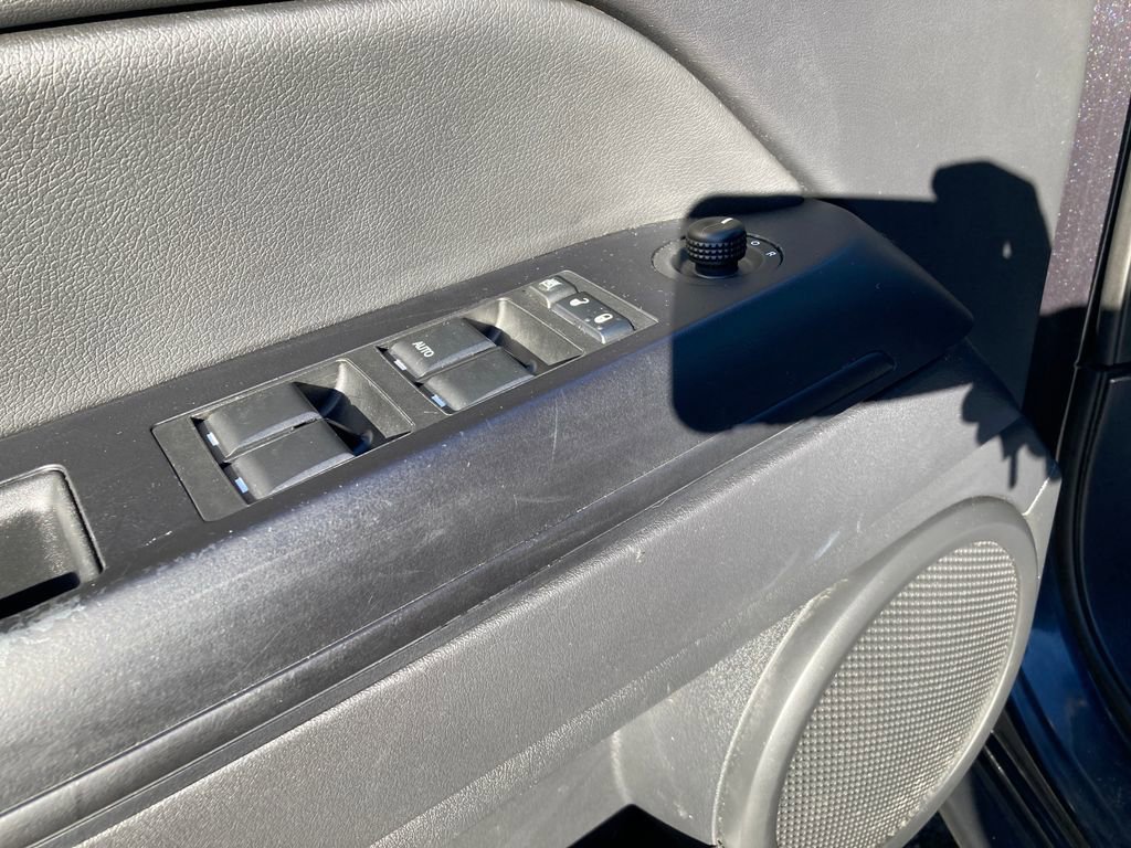 Used 2015 Jeep Patriot Latitude image 14