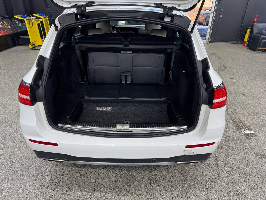 Used 2017 Mercedes-Benz E 400 4MATIC Wagon image 15