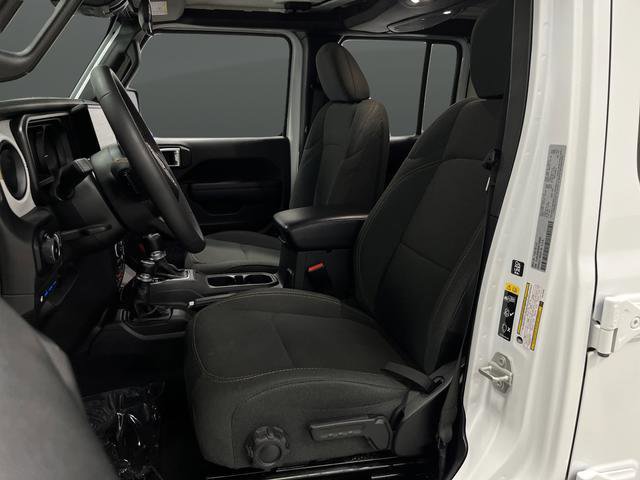 Used 2024 Jeep Wrangler Unlimited image 4