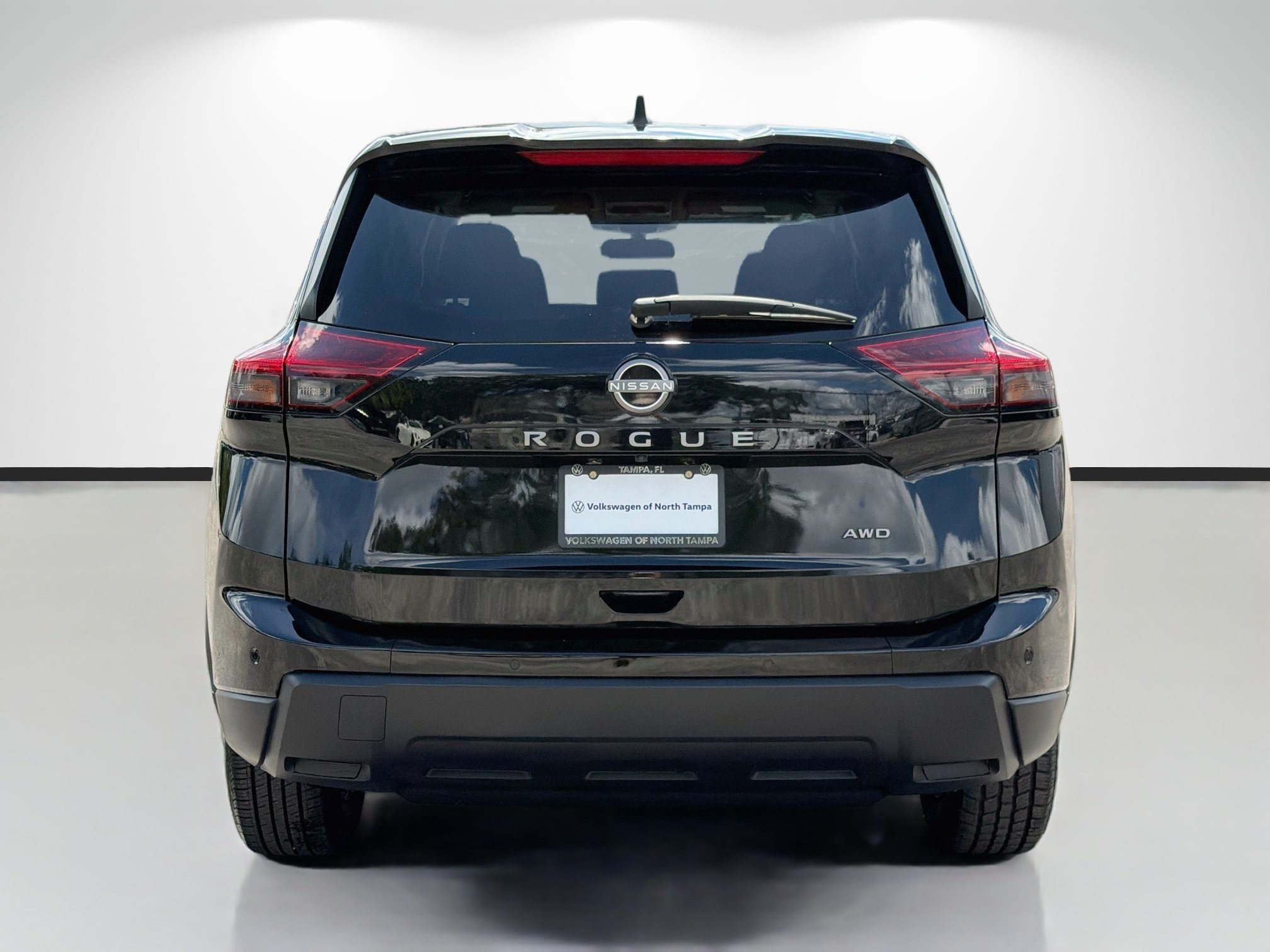 Used 2024 Nissan Rogue S AWD/4WD image 4