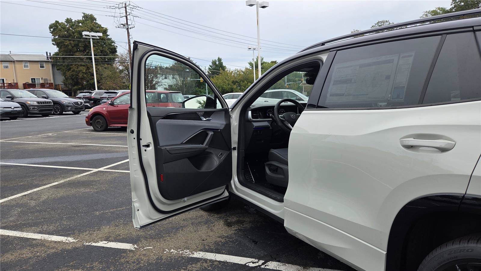 New 2026 Volkswagen Tiguan SE R-Line AWD/4WD image 11