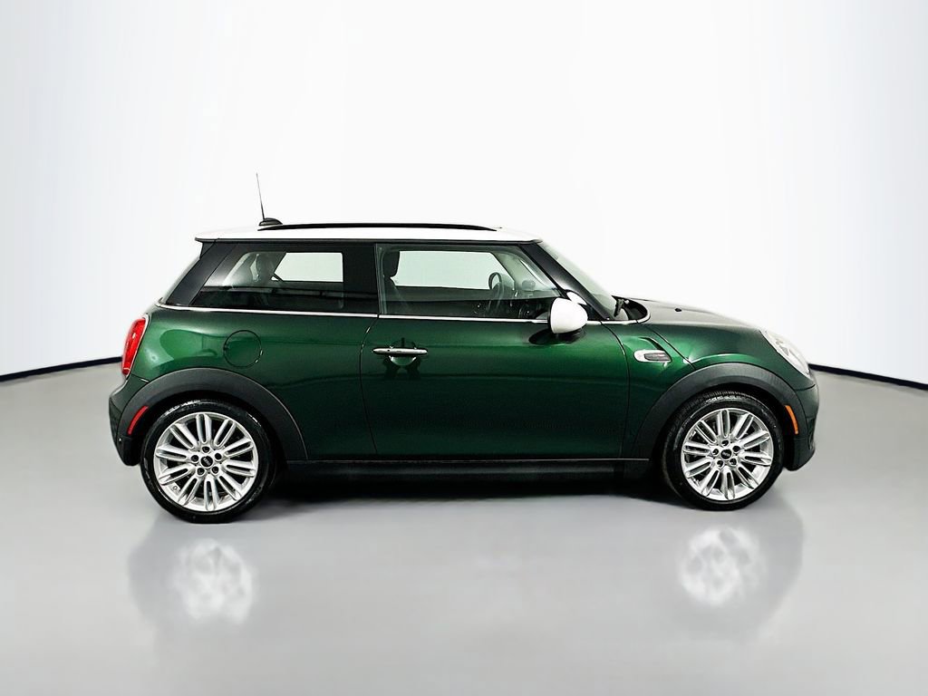 Used 2018 MINI Cooper 2-Door Hardtop image 4