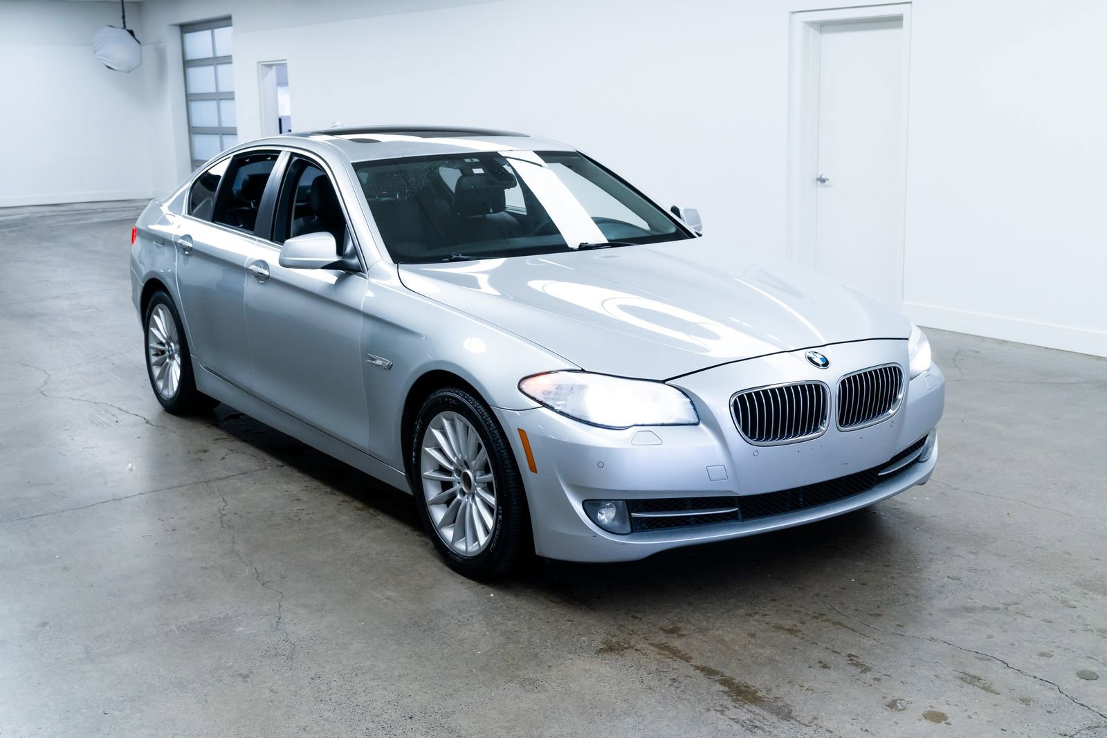 Used 2011 BMW 535i xDrive Sedan AWD/4WD image 27