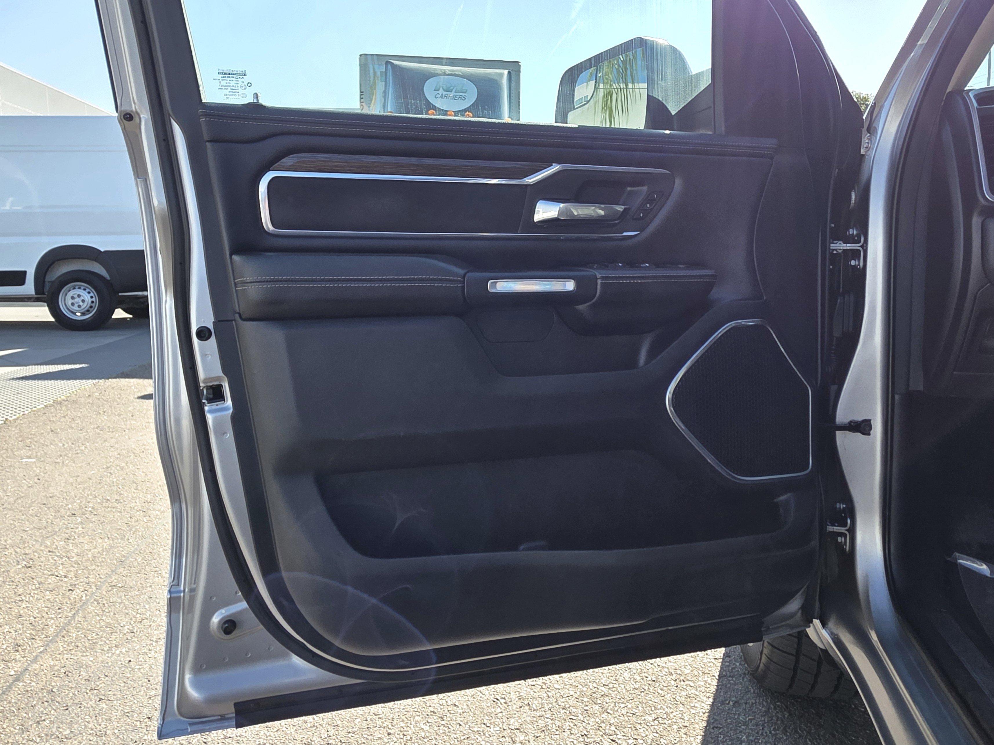 Used 2019 RAM 1500 Laramie image 11