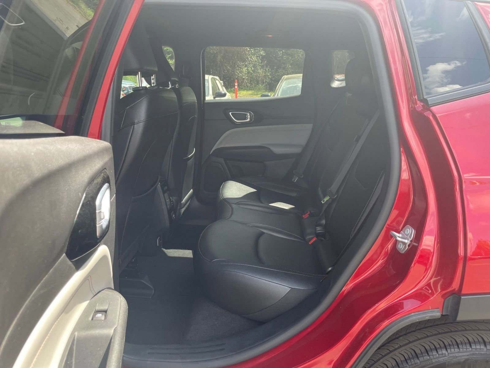 Used 2025 Jeep Compass Limited image 27