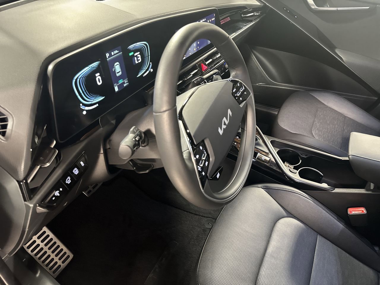 Certified 2025 Kia Niro SX Touring image 22