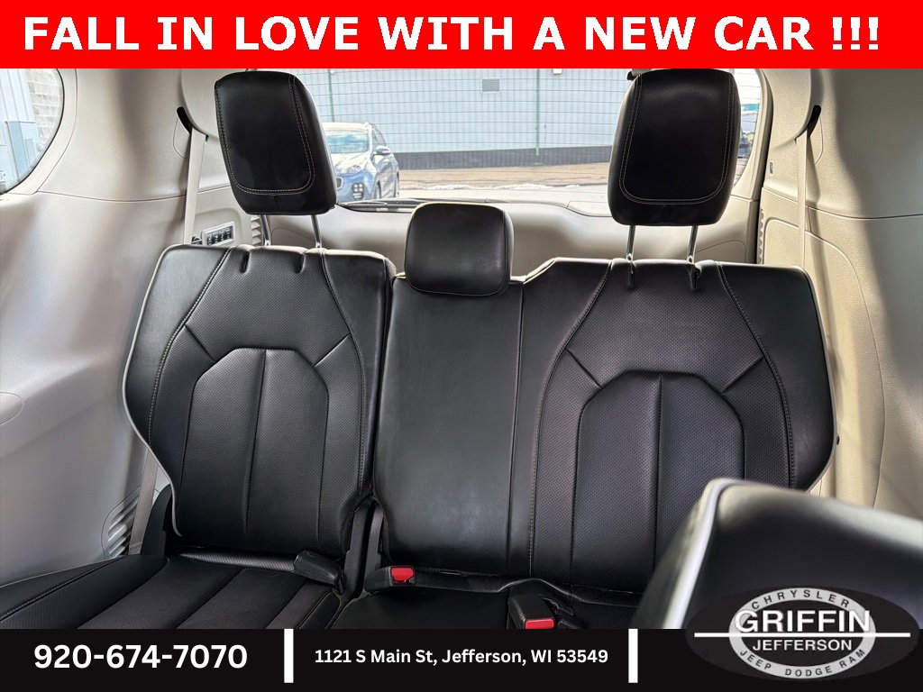 Used 2022 Chrysler Pacifica Limited image 15