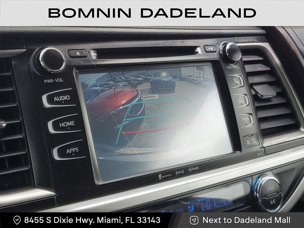 Used 2017 Toyota Highlander SE image 21