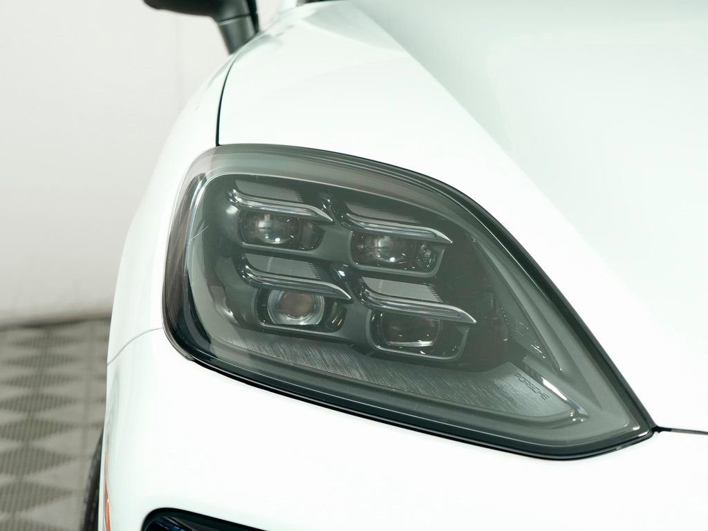 Certified 2024 Porsche Cayenne Coupe AWD/4WD image 11