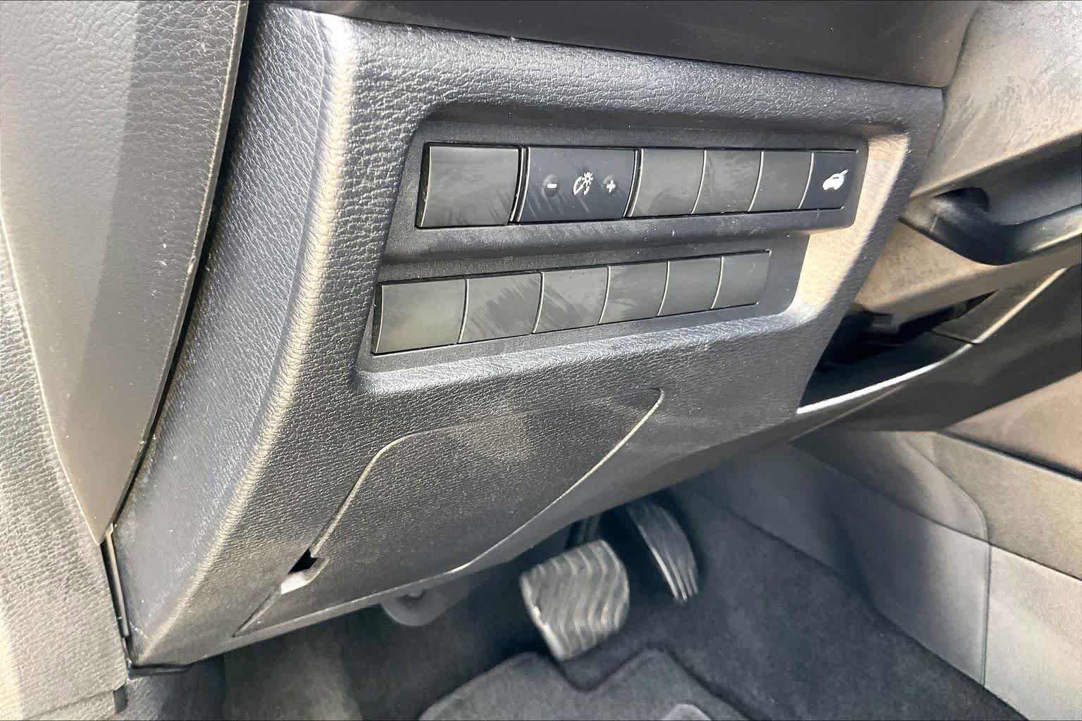 Used 2024 Mitsubishi Outlander SE FWD image 35