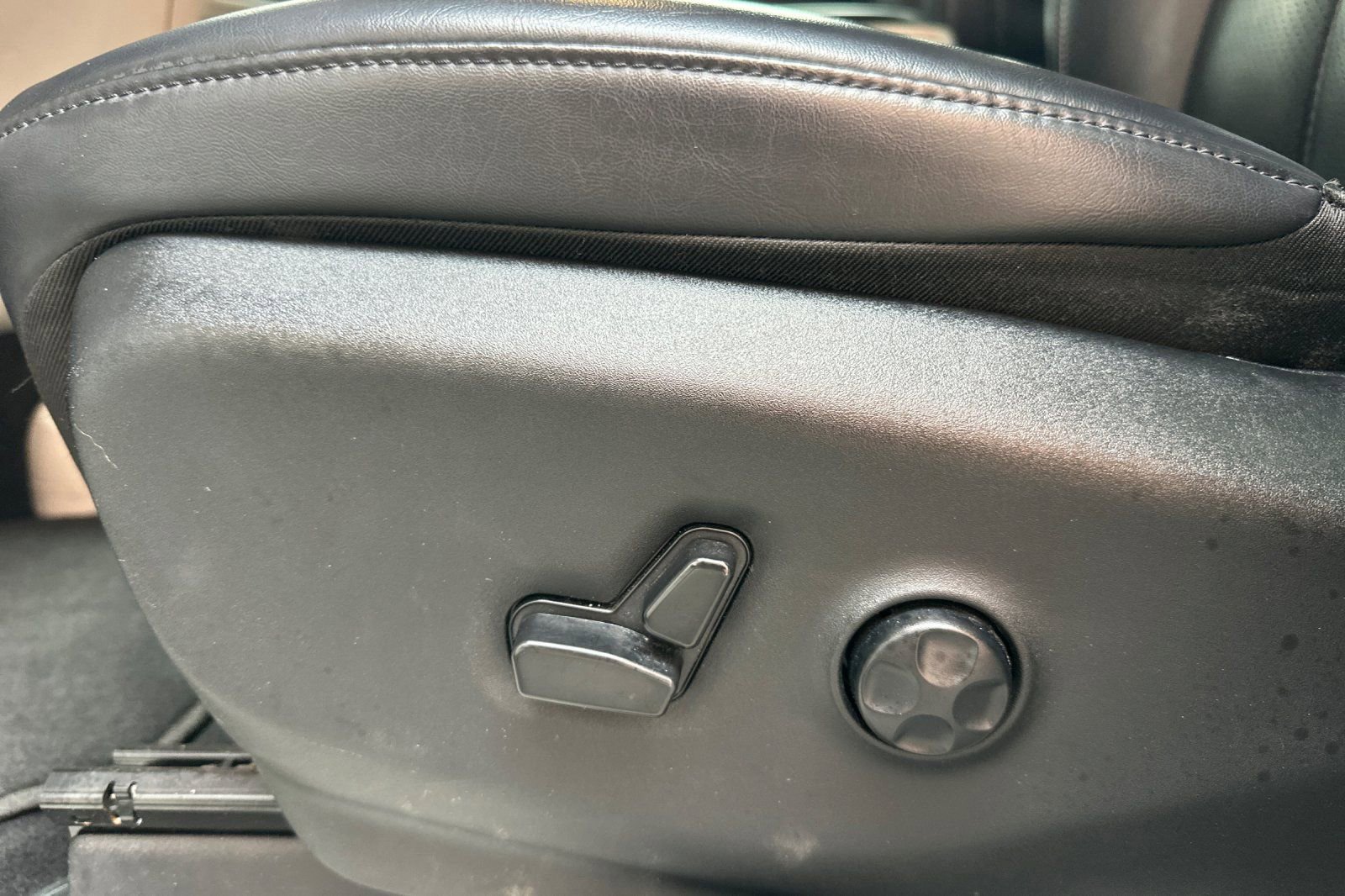 Used 2023 Chrysler Pacifica Touring-L image 15