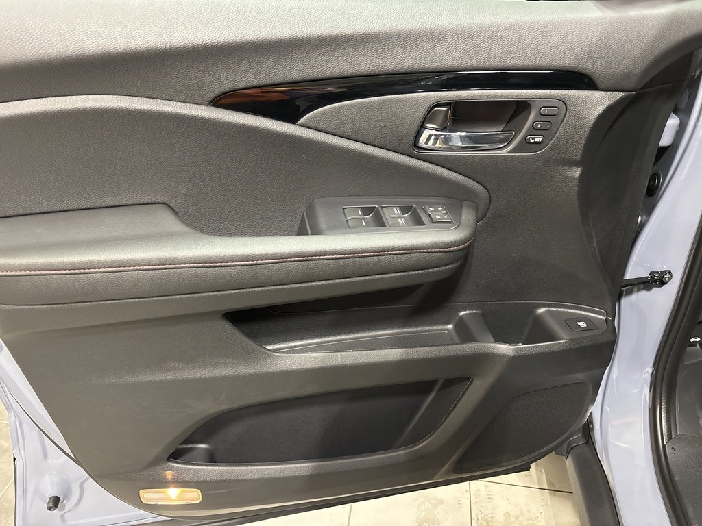 New 2026 Honda Ridgeline Black Edition image 8