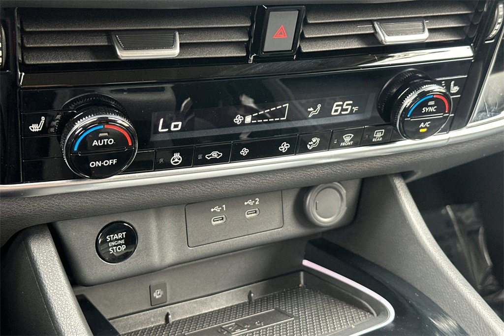 Used 2025 Nissan Rogue SL image 24